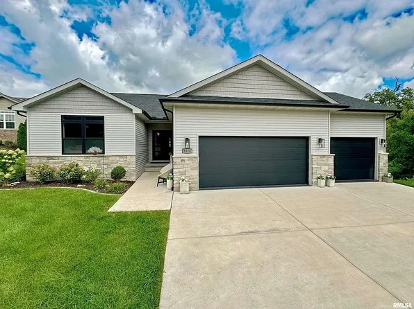 6120 N Lauren Ln, Peoria, IL 61614