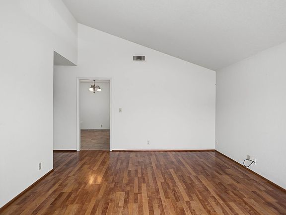 5th image of 749 Meadow Way