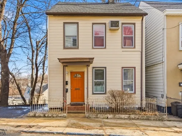 282 N 4th St, Paterson, NJ 07522