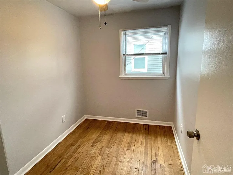 34 Cedar Ave — Photo 15