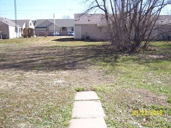 3rd image of 921 S Tabor Ave