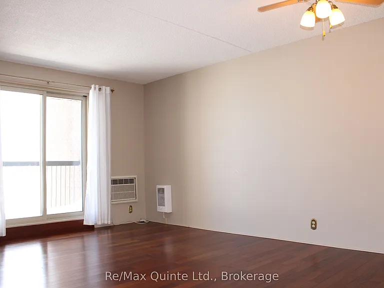 610 William St S #404 — Photo 10