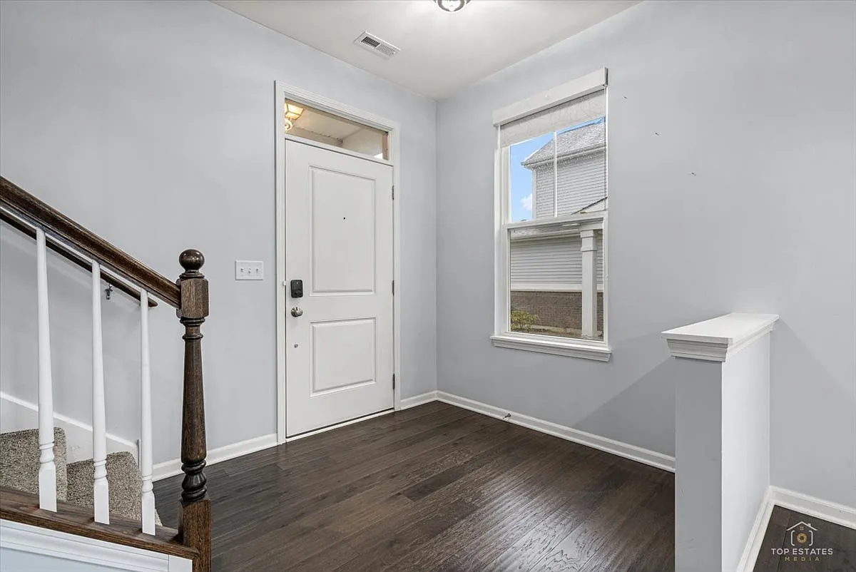 3 bed, 2.5 bath, 2064 sqft, $3,000 — Photo 2