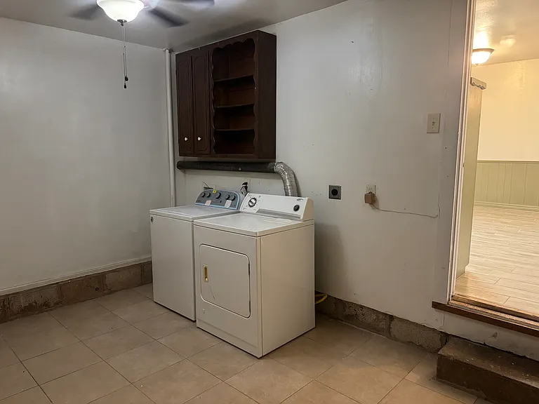 1208 E Hurd St — Photo 19