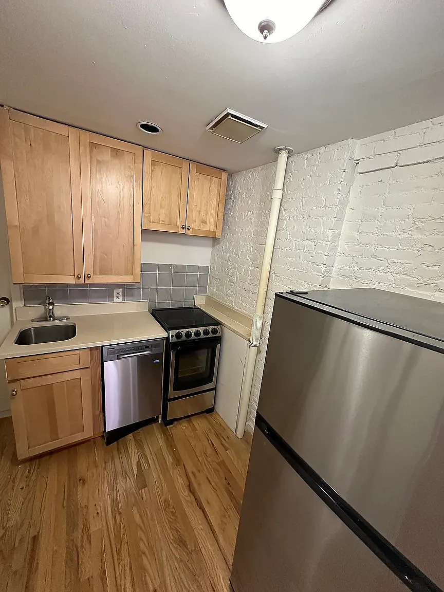 43 East First Street — Photo 2