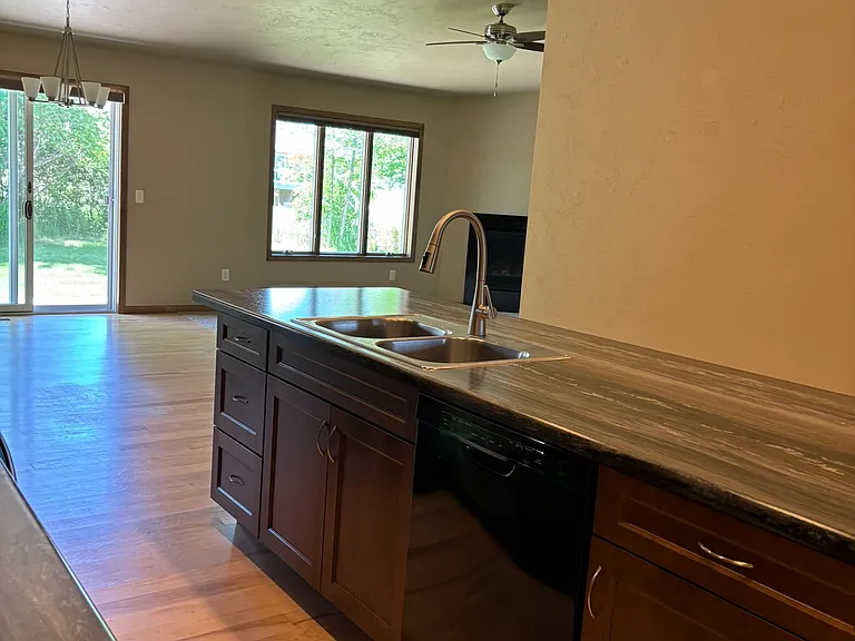 809 S Mill St — Photo 3