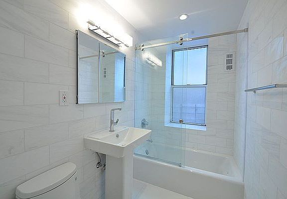 5th image of 163 E 82nd St #9C
