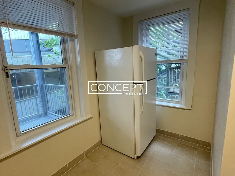 8 Barrows St #3 — Photo 3