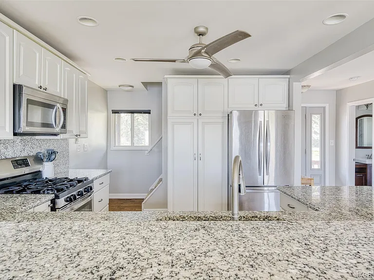 10094 Elizabeth Lake Rd — Photo 14