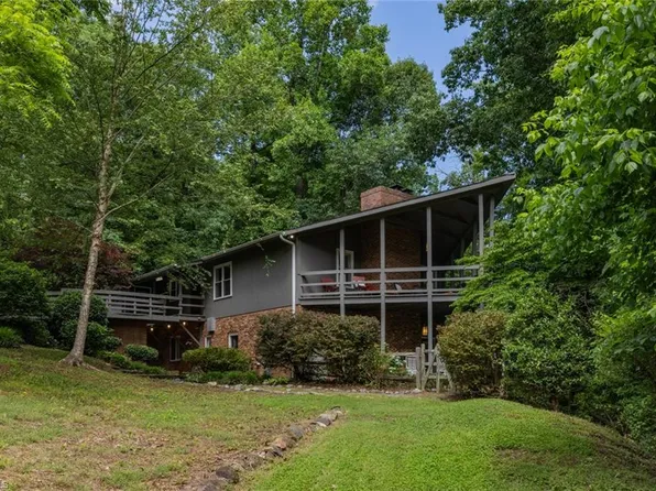 5000 Woodmark Dr, Greensboro, NC 27407