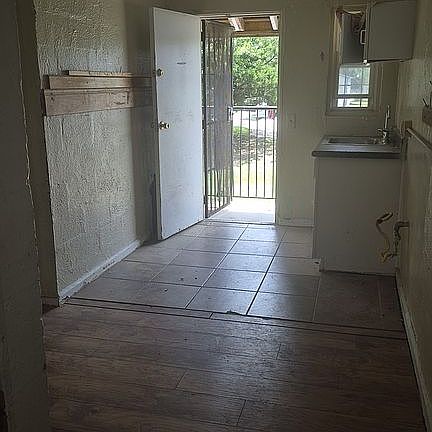 4th image of 1181 Garibaldi St Sw