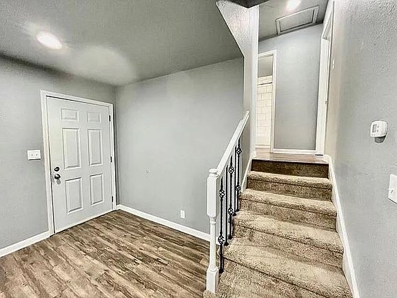 5th image of 608 NE Florence Ave