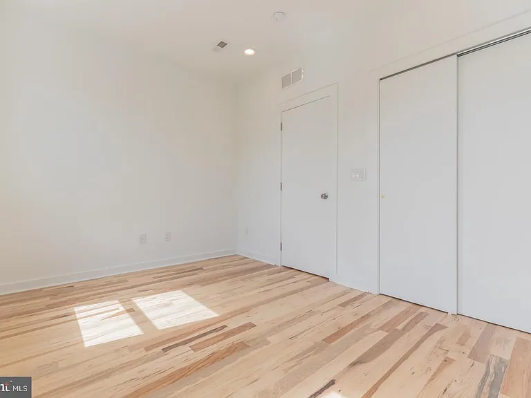 1335 S Bouvier St — Photo 19