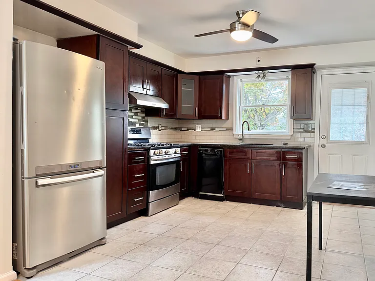116 Oakwood Ave #1 — Photo 3