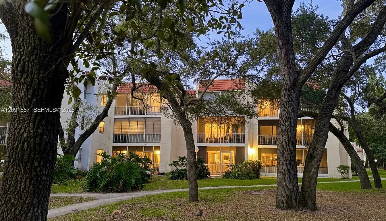 Spanish Oaks Condo — Photo 1