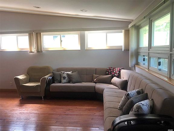 3rd image of 320 Derby Ave