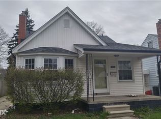 19944 Elkhart St, Harper Woods, MI 48225