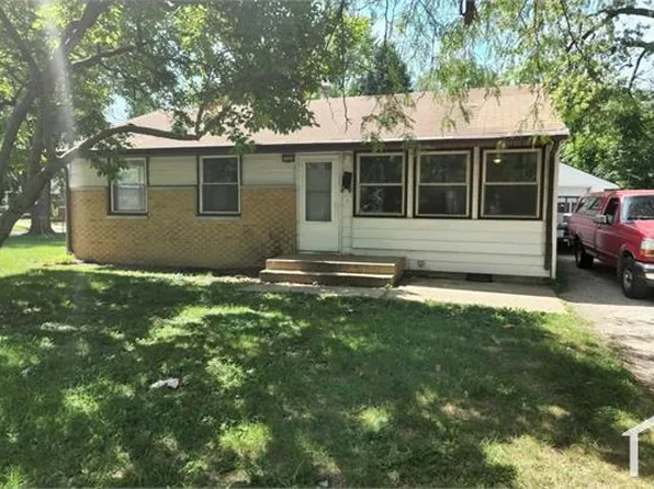 1101 N McKinley Ave, Champaign, IL 61821