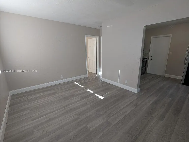 2300 Douglas St #7 — Photo 3