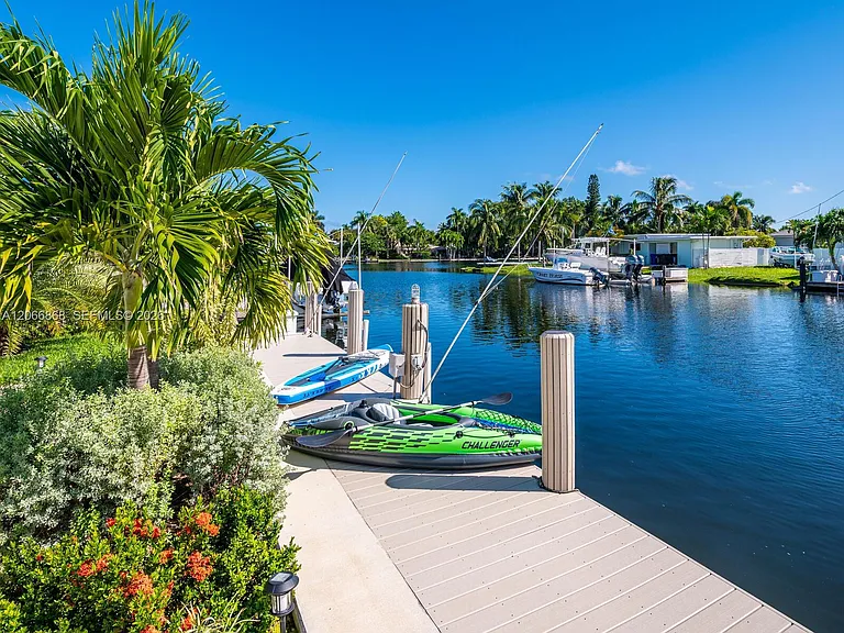 2118 NE 15th St — Photo 2