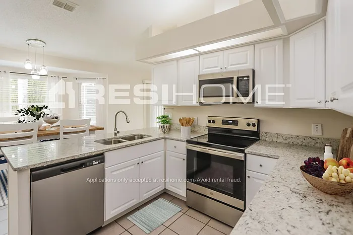 8000 Glenridge Loop W — Photo 2