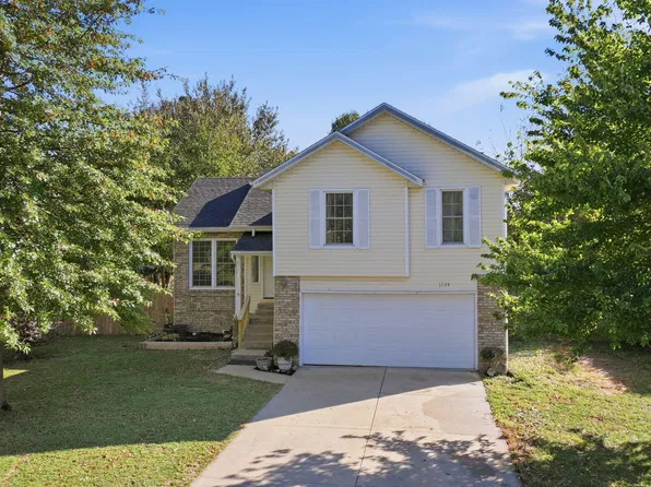 1734 N Mumford Drive, Springfield, MO 65802
