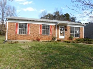 921 Woodcote Dr, Winston Salem, NC 27107