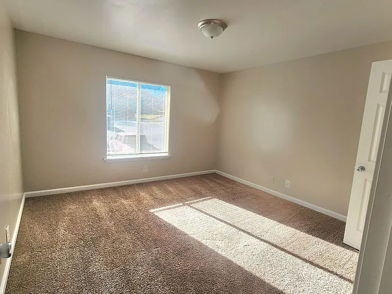 Riverbend Apartments — Photo 53