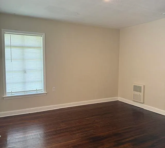 783 Parklawn Ct — Photo 2