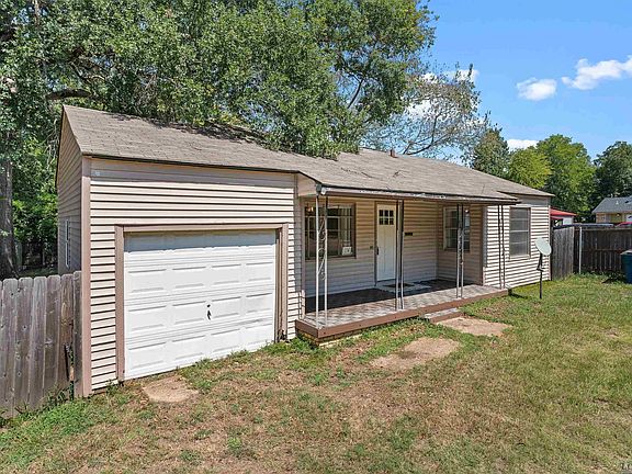 4th image of 701 E Pinecrest Dr