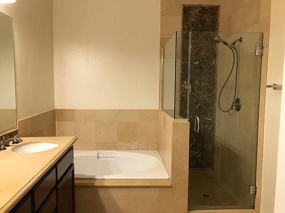 5th image of 10715 Camarillo St Unit 201