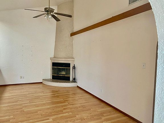 3rd image of 2032 Camelot Dr