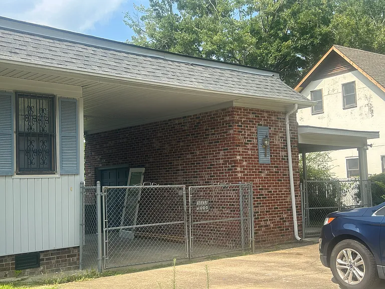 200 Whittington Cir — Photo 3