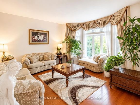 4th image of 12 Highvalley Cir