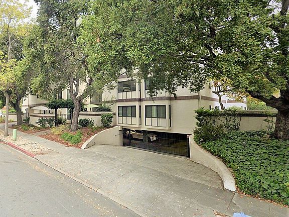 2nd image of 669 Waverley St