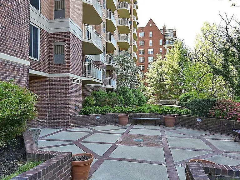 7500 Woodmont Ave #314 — Photo 23