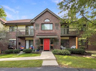 405 N Main St UNIT E, Mequon, WI 53092