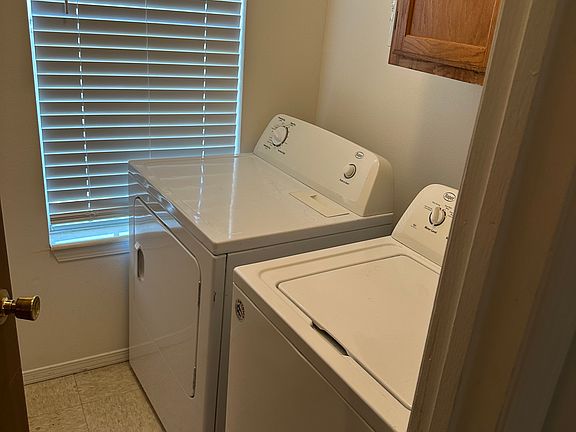 4th image of 1886 N Pine Valley Dr
