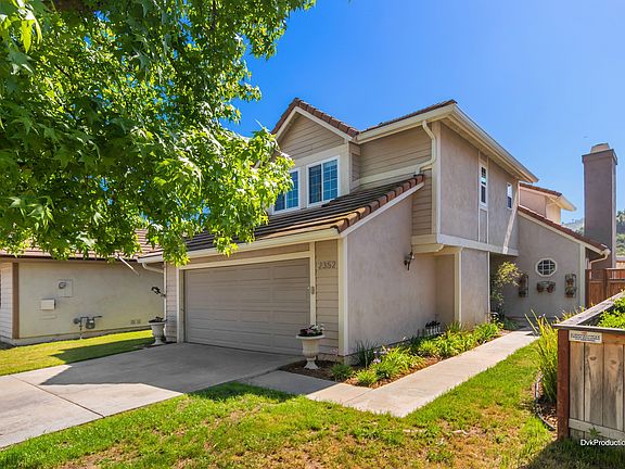 3rd image of 2352 Briarwood Pl