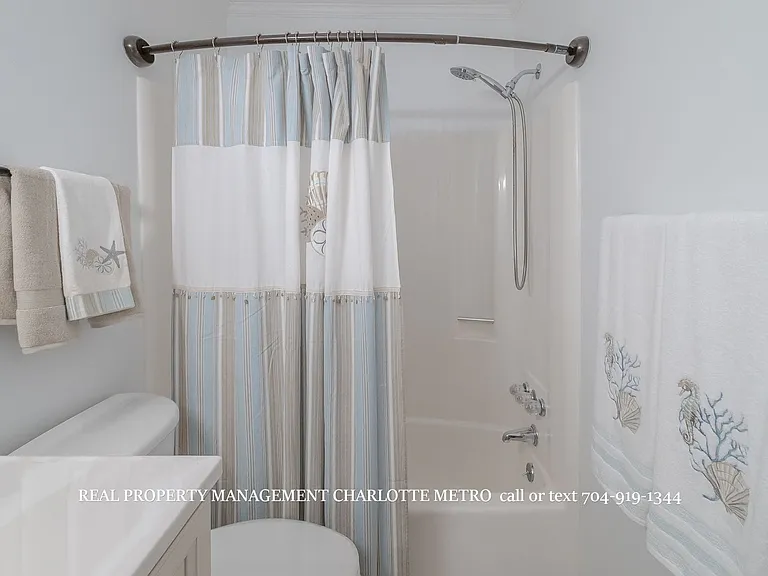1059 Woodlake Ln — Photo 37