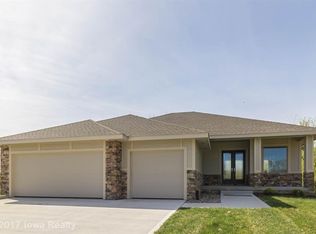 1608 Tanglewood Dr, Polk City, IA 50226