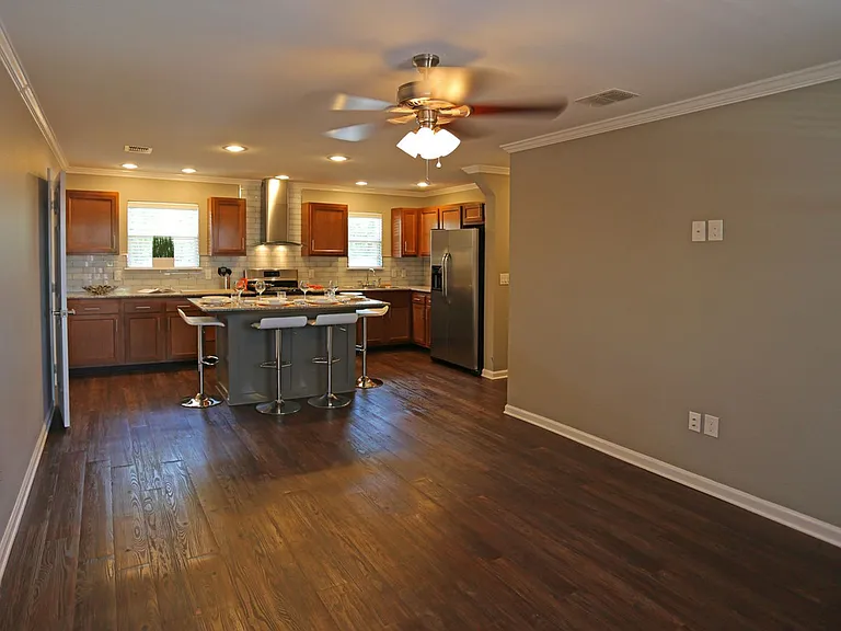 Axiom Apartments — Photo 38