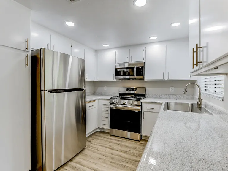 Gladstone Ridge Apartments — Photo 2