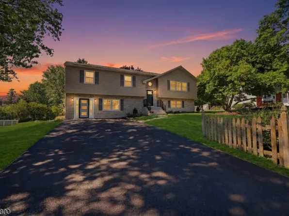 44 Stonehenge Dr, Lopatcong Twp., NJ 08865