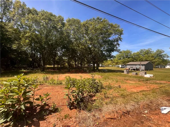3 W Piedmont St, Westminster, SC 29693