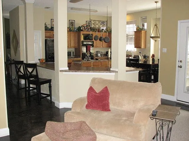 Kitchen - 5905 Longo Dr