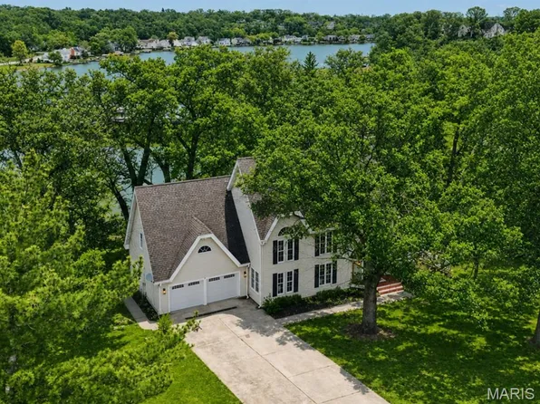 3 Oak Bluff Dr, Lake Saint Louis, MO 63367