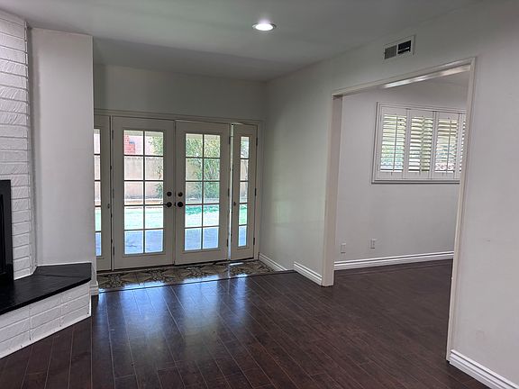 3rd image of 15429 Bloomfield Ave