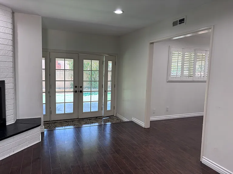 15429 Bloomfield Ave — Photo 3