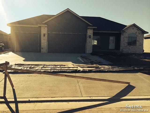 1st image of 814 Eileen Ln